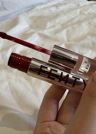 Fenty beauty icon velvet liquid lipstick жидкая губная помада оттенок красный 02 h.b.i.c
