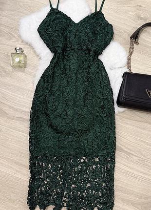Шикарна мереживна сукня на тонких бретелях 💚