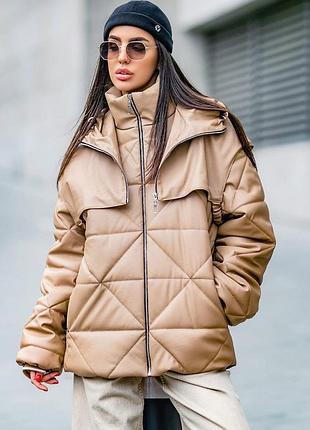 Куртка из эко кожи с капюшоном размер s/m, l/xl. светло-бежевый
