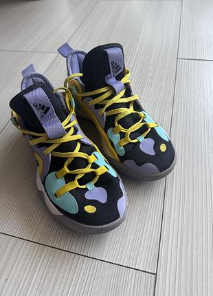 Баскетбольні кросівки adidas