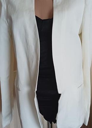 Стильный жакет zara, размер l, в составе лён и ацетат, без следов ношения