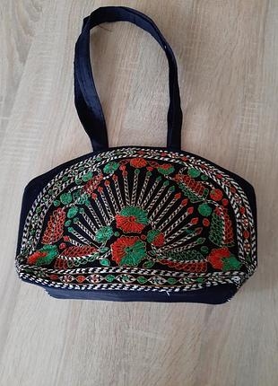 Текстильная с вышивкой сумочка 👜