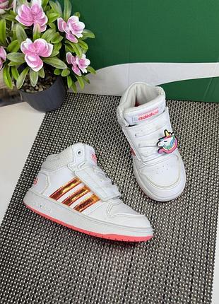 Оригинальные кроссовки adidas