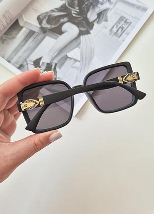 Солнцезащитные очки женские черные