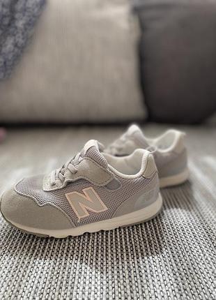 Кросівки new balance