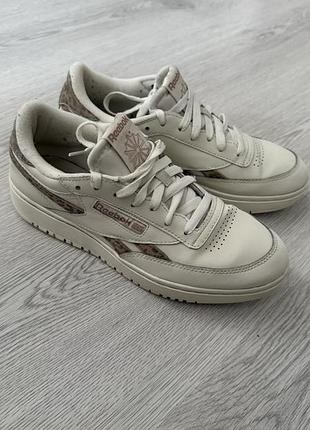 Шкіряні кросівки reebok 42 р
