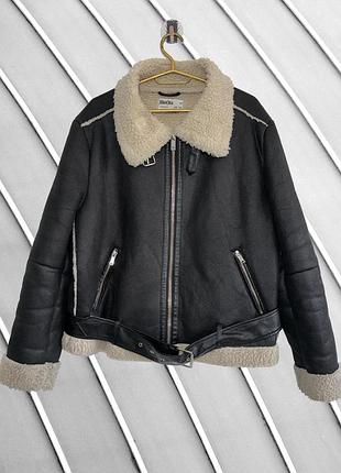 Женская черная дубленка primark rita ora m l 46 48 куртка-авиатор косуха с искусственным мехом и ремешком дубльованка 46 48