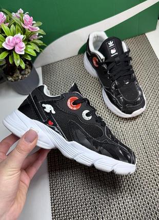 Оригінальні кросівки adidas