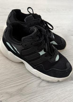 Кросівки adidas 32 р