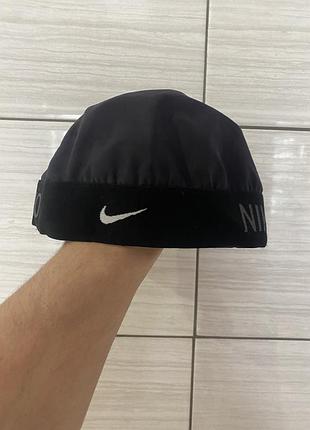 Спортивна шапка под шлем nike pro combat skull cap dri-fit черная