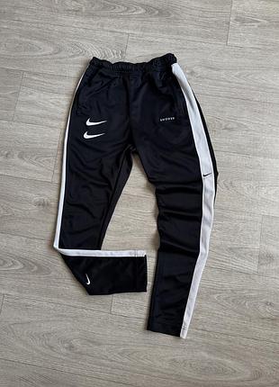 Оригінальні штани nike swoosh