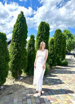 Біла довга сукня з розрізомрозмір хс/с/м. в ідеальному стані