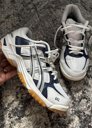 Кросівки.   👟