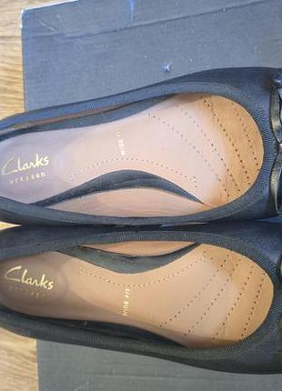 Кожаные балетки clarks
