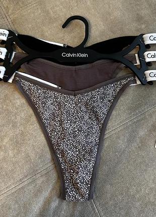Набір жіночих трусиків -стрінгів calvin klein, s