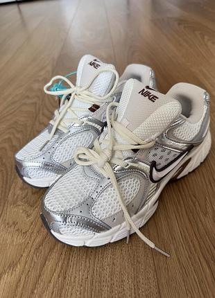 Жіночі спортивні кросівки nike v5 rnr sail light orewood brown