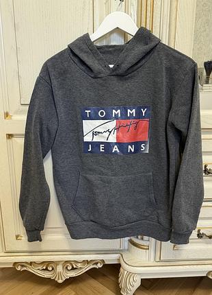 ▫️ оригінальний бренд tommy hilfiger ▫️ зручна та приємна до тіла ▫️ стильний базовий дизайн ▫️ легко поєднується з джинсами, брюками та спідницями ▫️