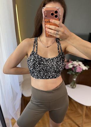 Чорно білий спортивний топ в горошок reebok