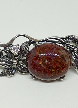 Серебряная брошь с яшмой.