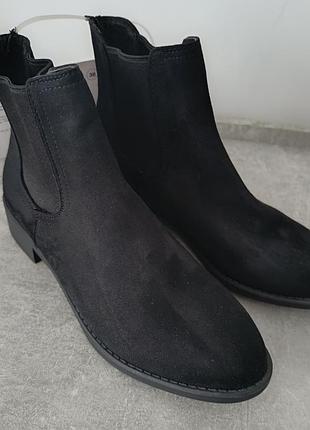 Женские ботинки-челси черного цвета