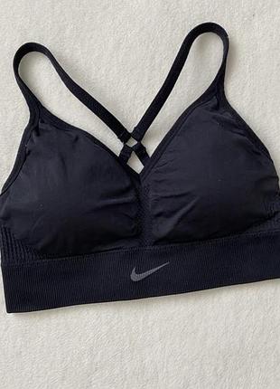 Топ для зайняття спортом nike
