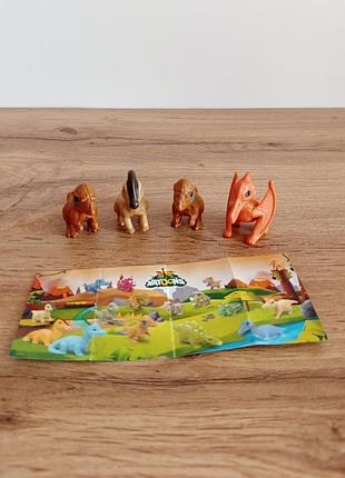Іграшки kinder динозаври