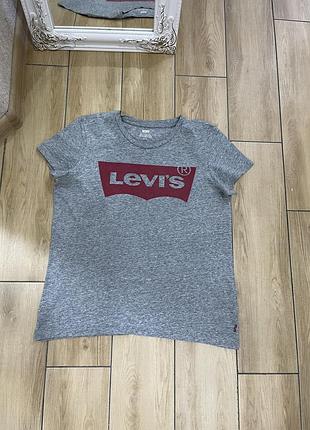 Жіноча футболка levi’s m/l