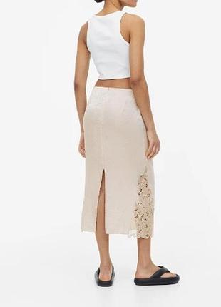 Бежева міді спідниця з мереживом м нюд бренд h&m