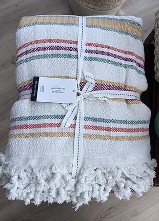 Нове покривало-плед english home 240×260 см, double size фактурне ткане полотно, декоративні китиці, молочний фон із кольоровими смугами.