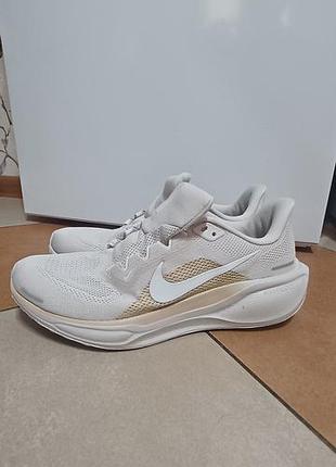 Мужские светлые кроссовки nike pegasus