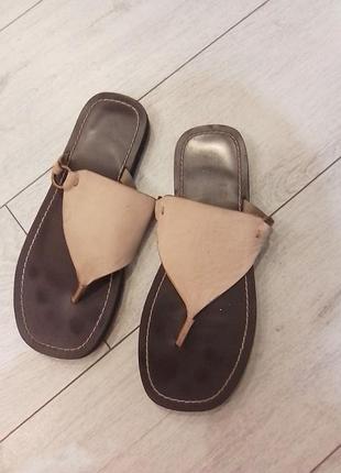 Шльопанці шкіряні zara