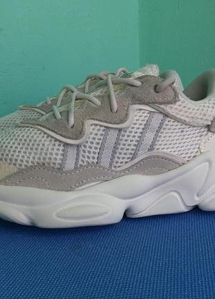 Кроссовки adidas ozweego