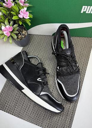 Оригинальные кроссовки kors