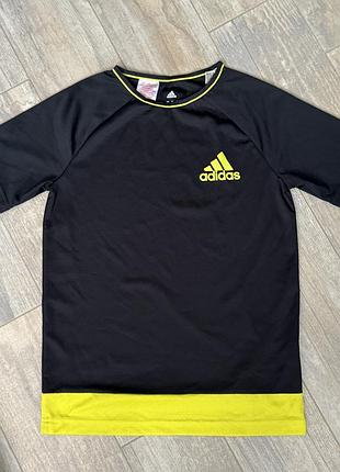 Спортивна футболка від adidas 11-12(150)
