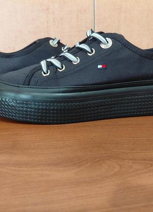 Кроссовки кеды Tommy hilfiger.