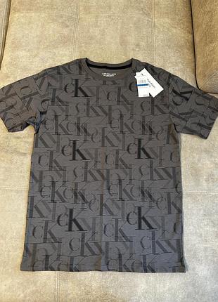 Футболка calvin klein на 18/20 років