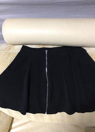 Короткая юбка на змейке клёш