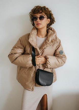 Бежева куртка на кнопках l-xl