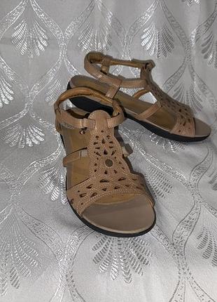 Кожаные комфортные босоножки clarks unstructured индонезия р.39 (25.50см)
