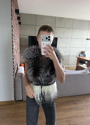 Эксклюзивная жилетка fendi из натурального меха с декором