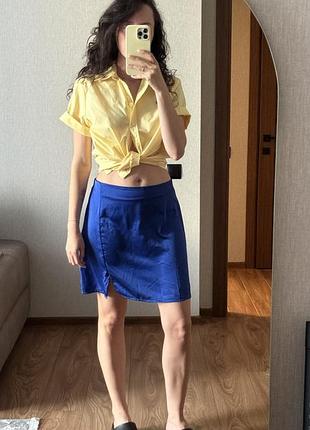 Спідниця з маленьким розрізом