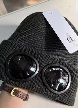 Шапка чоловіча жіноча зимова в’язана з окулярами c.p.company тепла шапка біні з відворотом чорна  модна шапка з лінзами трикотажна шапка унісекс
