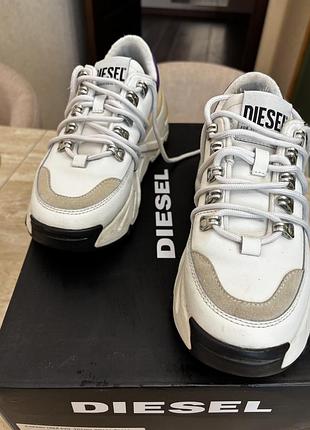 Стильні жіночі кросівки diesel