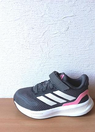 Чудові кросівки adidas 28 р. устілка 17,8 см.