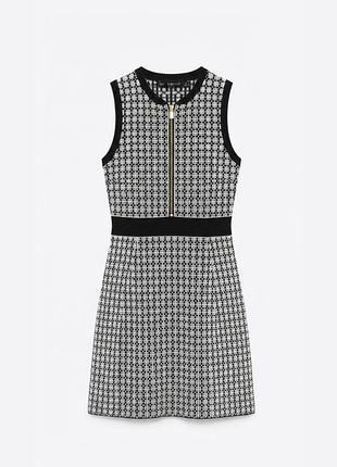 Черно-белое трикотажное мини-платье / сарафан zara knit с молнией и геометрическим узором