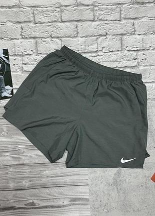 Чоловічі спортивні шорти nike dri-fit для бігу тренувань залу бігові легкі літні для плавання басейну бу розмір м сірі водовідштовхувальні на ризинці