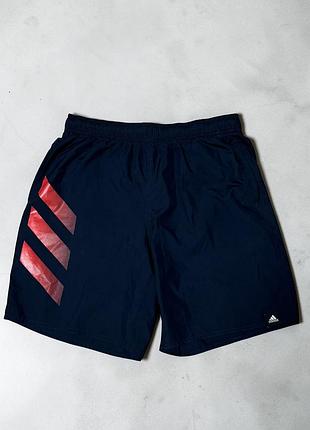 Спортивные шорты adidas с красными полосами (размер m)