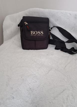 Классирующая практичная мужская сумочка hugo boss.