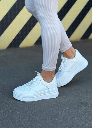 Белые женские кроссовки га утолщенной подошве платформы 36-40