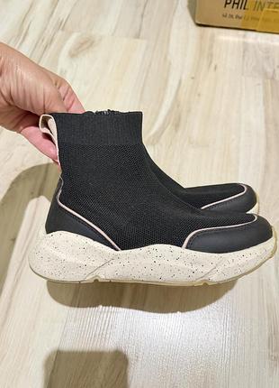 Продам в гарному стані zara